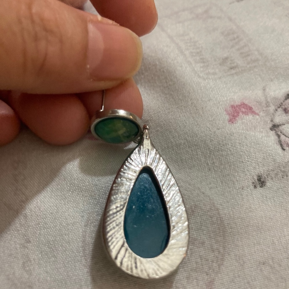 Cute earrings - Picture 2 of 2